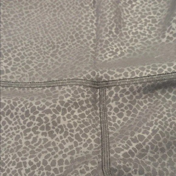 Lululemon Athletica Align HR Crop 23" in Black - Size 4 - Picture 3 of 4